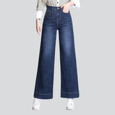 Stilvolle Damenjeans mit weitem Bein
